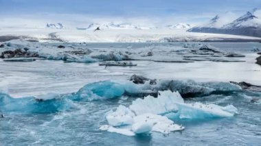 İzlanda 'daki Buzul Gölü' nde Buzdağlarının Erimesi İçin Mükemmel Zaman Hızı