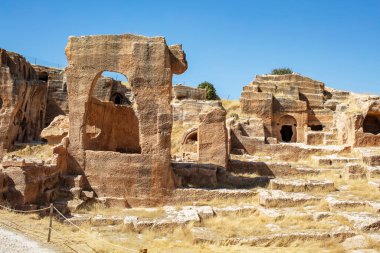 Mardin, Dara Antik Şehir. Mezopotamya. Mardin, Türkiye. Dara Antik Şehir, Mezopotamya 'nın en önemli yerleşimlerinden biri..