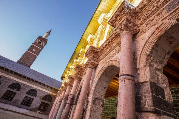 Ulu Cami Diyarbakir Grande Moschea All Alba Turchia Orientale Cortile — Foto Stock