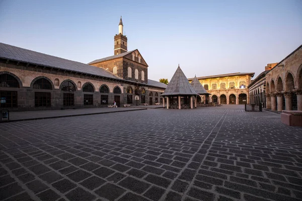 Ulu Cami Diyarbakir Grande Moschea All Alba Turchia Orientale Cortile — Foto Stock