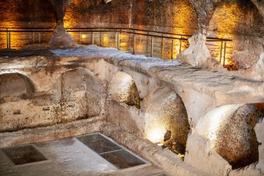 Mardin, Dara Antik Şehir. Mezopotamya. Mardin, Türkiye. Dara Antik Şehir, Mezopotamya 'nın en önemli yerleşimlerinden biri..