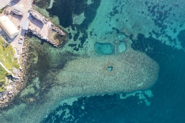 Türkiye 'nin en büyük üçüncü şehri olan Urla, İzmir' de insansız hava aracı vuruldu. hava görünümü