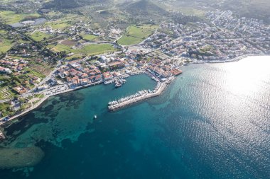 Türkiye 'nin en büyük üçüncü şehri olan Urla, İzmir' de insansız hava aracı vuruldu. hava görünümü
