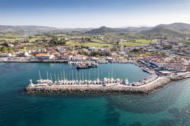 Türkiye 'nin en büyük üçüncü şehri olan Urla, İzmir' de insansız hava aracı vuruldu. hava görünümü