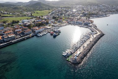 Türkiye 'nin en büyük üçüncü şehri olan Urla, İzmir' de insansız hava aracı vuruldu. hava görünümü