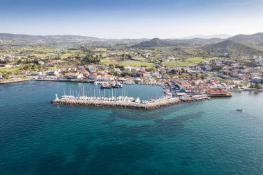 Türkiye 'nin en büyük üçüncü şehri olan Urla, İzmir' de insansız hava aracı vuruldu. hava görünümü