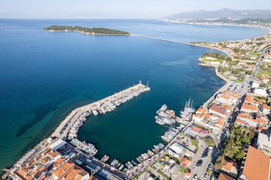 Türkiye 'nin en büyük üçüncü şehri olan Urla, İzmir' de insansız hava aracı vuruldu. hava görünümü
