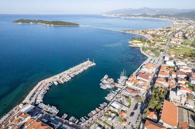 Türkiye 'nin en büyük üçüncü şehri olan Urla, İzmir' de insansız hava aracı vuruldu. hava görünümü