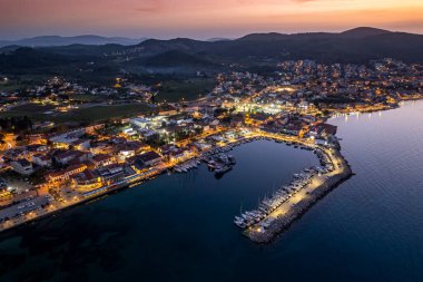 Türkiye 'nin en büyük üçüncü şehri olan Urla, İzmir' de insansız hava aracı vuruldu. hava görünümü