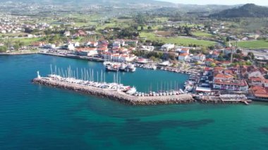 Türkiye 'nin en büyük üçüncü şehri olan Urla, İzmir' de insansız hava aracı vuruldu. hava görünümü