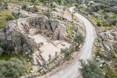 Bafa Gölü, güneybatıda yer alan bir göldür. Gölün en iç kuzey-doğu ucunda Kapikiri köyü ve Latmus 'un Heraclea harabeleri bulunur..