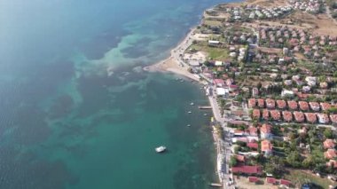 İzmir 'in Urla zbek şehrinde insansız hava aracı vuruldu. Türkiye' nin üçüncü büyük şehri. Hava görünümü
