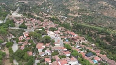 Mimari taş binalar, turistik yerde geleneksel Türk köy evleri Birgi, İzmir.