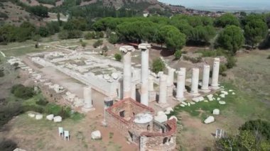 İHA 'lı hava manzarası; Türkiye' nin Manisa kentinde spor salonu ve sinagog harabeleri ve sütunları bulunan Sardes (Sardis) Antik Kenti.