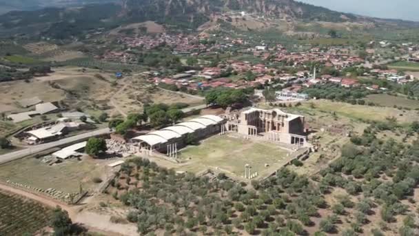無人偵察機で空中ビュー サルデス サルディス トルコのマニサに体育館やシナゴーグ遺跡や列を持っている古代都市 — ストック動画