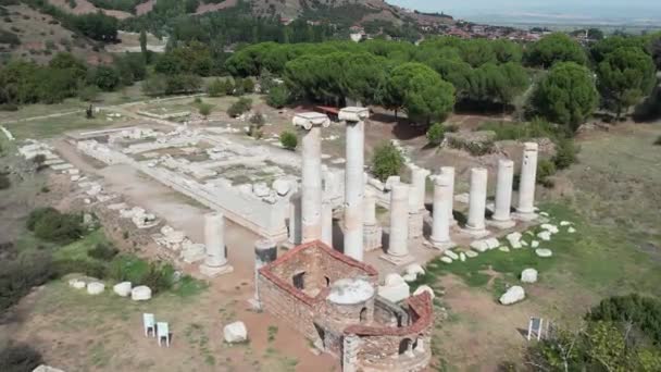 用无人驾驶飞机俯瞰空中风景 在土耳其曼尼萨拥有体育馆 犹太教堂废墟和柱子的萨迪斯 沙迪斯 — 图库视频影像