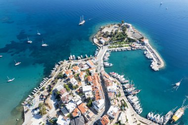 Idyma Kalesi. Türkiye 'nin Mugla ilçesine bağlı Gokova köyüne bakın.