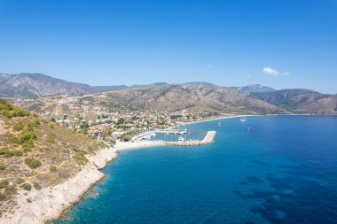 Datca yarımadasının inanılmaz hava fotoğrafı, Akdeniz ile Ege denizleri arasındaki girintili kıyı şeridi güzel turkuaz suyu, yaklaşık 1 km yükseklik, Türkiye, Palamutbuku