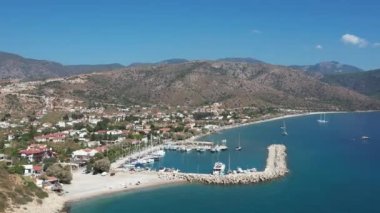 Datca yarımadasının inanılmaz hava fotoğrafı, Akdeniz ile Ege denizleri arasındaki girintili kıyı şeridi güzel turkuaz suyu, yaklaşık 1 km yükseklik, Türkiye, Palamutbuku