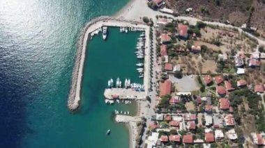 Datca yarımadasının inanılmaz hava fotoğrafı, Akdeniz ile Ege denizleri arasındaki girintili kıyı şeridi güzel turkuaz suyu, yaklaşık 1 km yükseklik, Türkiye, Palamutbuku