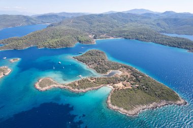 Marmaris, Mugla, Türkiye 'deki Sedir Adası' nın hava görüntüsü. Eylül 2022