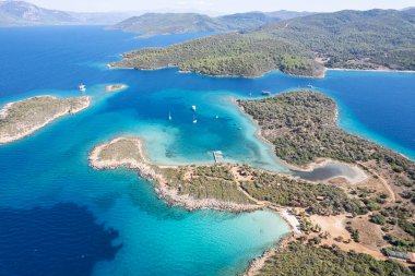 Marmaris, Mugla, Türkiye 'deki Sedir Adası' nın hava görüntüsü. Eylül 2022