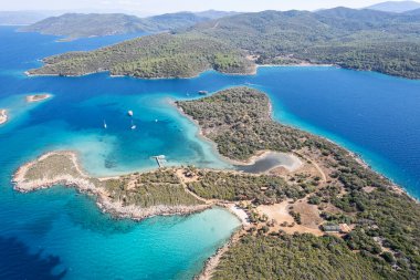Marmaris, Mugla, Türkiye 'deki Sedir Adası' nın hava görüntüsü. Eylül 2022