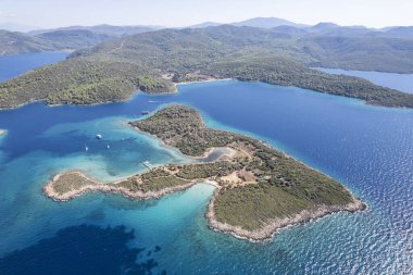 Marmaris, Mugla, Türkiye 'deki Sedir Adası' nın hava görüntüsü. Eylül 2022