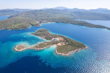 Marmaris, Mugla, Türkiye 'deki Sedir Adası' nın hava görüntüsü. Eylül 2022