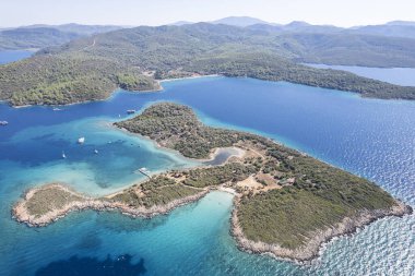 Marmaris, Mugla, Türkiye 'deki Sedir Adası' nın hava görüntüsü. Eylül 2022