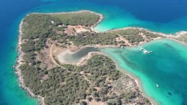 Marmaris, Mugla, Türkiye 'deki Sedir Adası' nın hava görüntüsü. Eylül 2022
