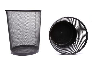metal çöp kovası ve üst plastik çöp kovası