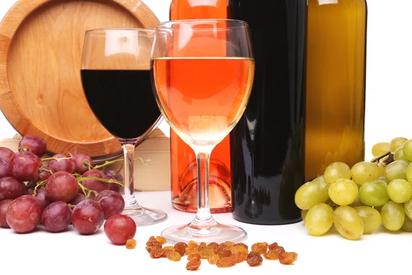Bottles and glasses of wine and ripe grapes — Stock Photo, Image
