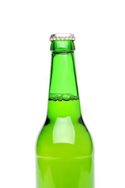 Botella de cerveza aislada en blanco — Foto de Stock