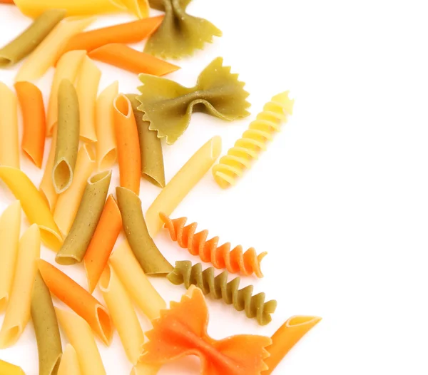 Verschillende pasta in drie kleuren close-up — Stockfoto