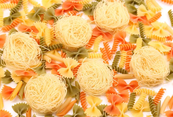 Verschillende pasta in drie kleuren close-up — Stockfoto