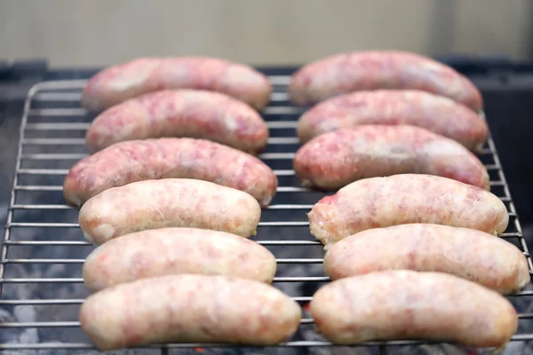 Frischwurstgrillen. — Stockfoto