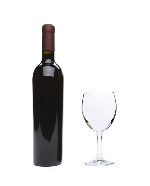Garrafa de vinho tinto e vidro sobre fundo branco — Fotografia de Stock