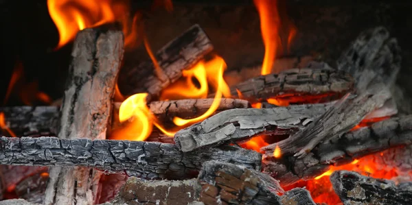 Fireplace with coals burning down — Stock Photo, Image