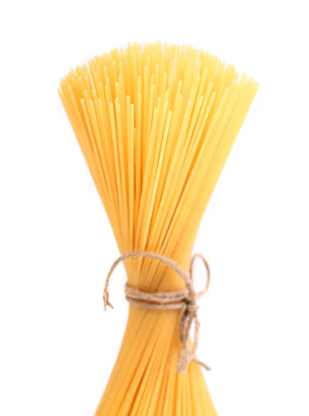 Un mazzo di spaghetti isolati su fondo bianco — Foto Stock