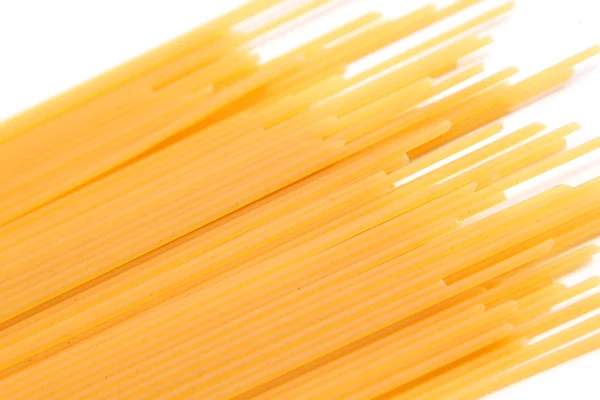 Spaghetti pregiudizi sullo sfondo bianco — Foto Stock