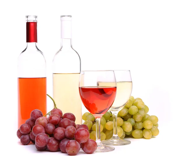 Очки, бутылки вина и винограда — стоковое фото