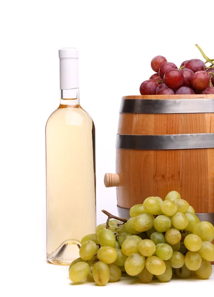 Barrel, ripe grapes and bottle of wine — Stock Photo, Image