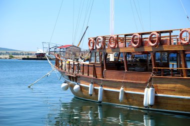 tekne-restoran eski stil içinde deniz üzerinde