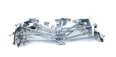 Beyaz bir arka planda kaç vida-yüzük ancor