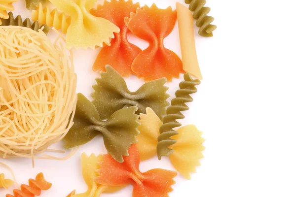 Verschillende pasta in drie kleuren. — Stockfoto