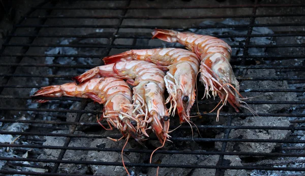 Cooking tiger prawns grilled. — Stock Photo, Image