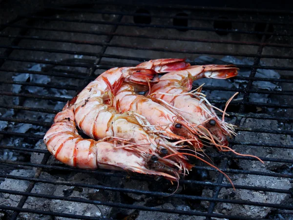 Cooking tiger prawns grilled. — Stock Photo, Image