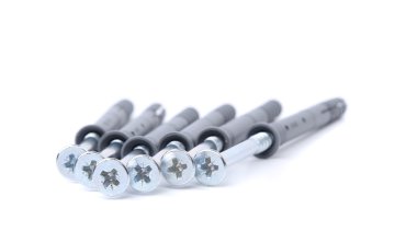 vida ve dübel beyaz zemin üzerine izole