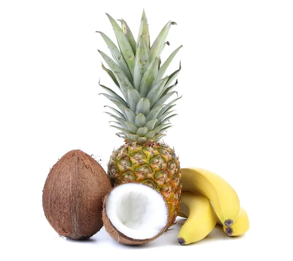 Cocco, banana e ananas isolati su bianco — Foto Stock